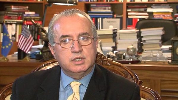 Përherë aktuale-Shqipërinë dhe Kosovën: Injorantët dhe armiqtë duan të na përçajnë Përherë aktuale-Shqipërinë dhe Kosovën: Injorantët dhe armiqtë duan të na përçajnë