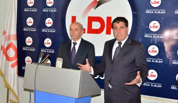 Deklarata për korrigjimin e kufinjve, LDK çon në Gjykatën Kushtetuese presidentin Thaçi Deklarata për korrigjimin e kufinjve, LDK çon në Gjykatën Kushtetuese presidentin Thaçi