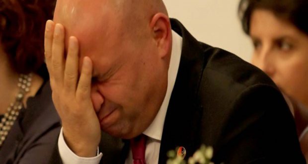 Edhe Manjani pa “kolibe” në Jalë/ Filozofi: Duhet tu tregojmë njerëzve se ne jemi më të mirët…si palaço?! Edhe Manjani pa “kolibe” në Jalë/ Filozofi: Duhet tu tregojmë njerëzve se ne jemi më të mirët…si palaço?!