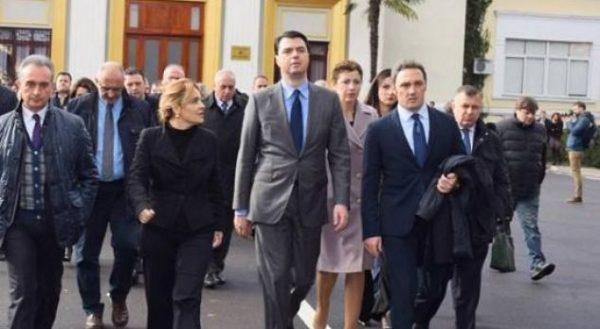 PD-LSI të përçara, Kryemadhi përgatitet për trazira nëse rrëzohet dekreti i Metës për teatrin PD-LSI të përçara, Kryemadhi përgatitet për trazira nëse rrëzohet dekreti i Metës për teatrin