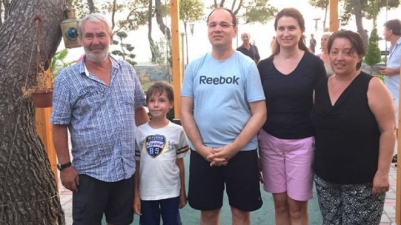 Jari komenton ofertën e Ramës për opozitën: Do të na lërë pa pushime! Jari komenton ofertën e Ramës për opozitën: Do të na lërë pa pushime!