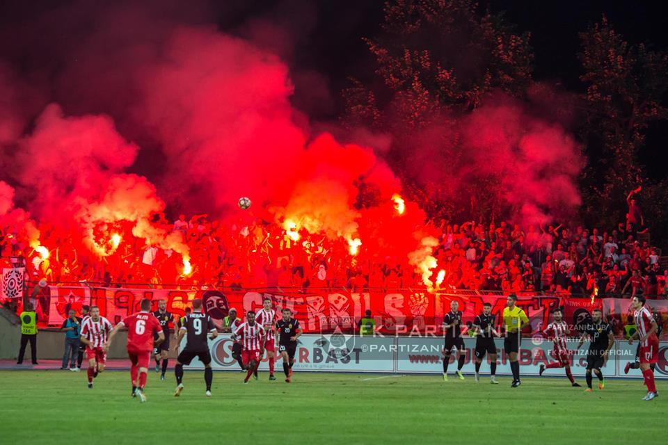 Bos Mandit i plasi “bomba” në dorë, njëlloj si me trukimet Bos Mandit i plasi “bomba” në dorë, njëlloj si me trukimet
