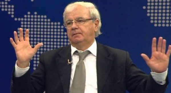 Spartak Ngjela: Qentë lodhen kot! Skënderbeu, figura më e madhe e Europës Spartak Ngjela: Qentë lodhen kot! Skënderbeu, figura më e madhe e Europës