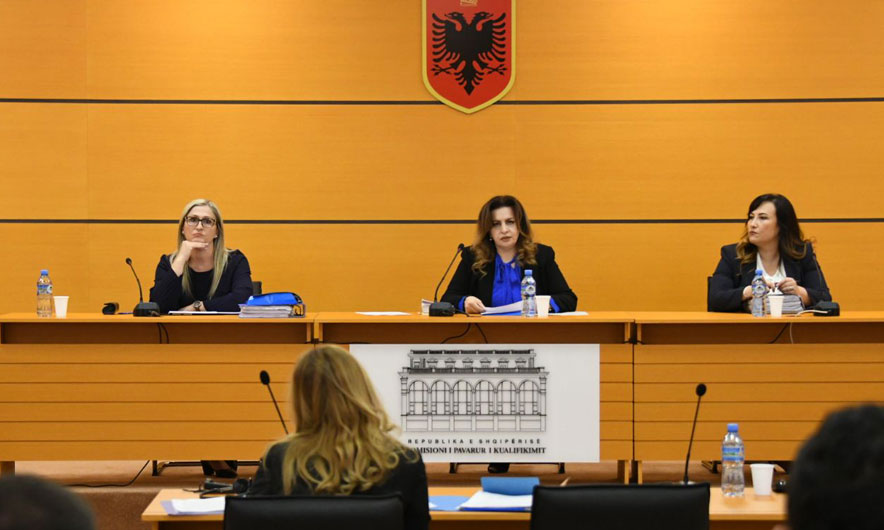 SHBA-BE ultimatum komisionerëve të Vettingut: Asnjë vonesë, zhvilloni 2-3 seanca në javë SHBA-BE ultimatum komisionerëve të Vettingut: Asnjë vonesë, zhvilloni 2-3 seanca në javë