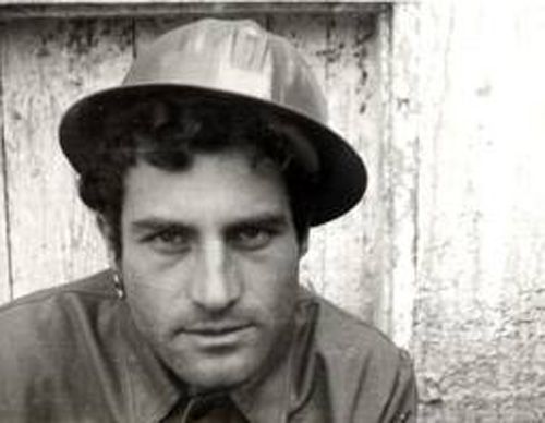 “Më burgosën 8 vite për disa vargje…” Visar Zhiti gjen emrat dhe pseudonimet në dosjen e tij “Më burgosën 8 vite për disa vargje…” Visar Zhiti gjen emrat dhe pseudonimet në dosjen e tij