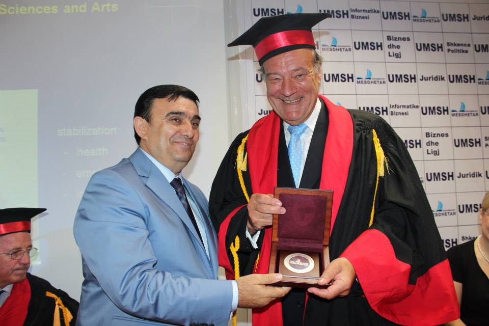 “Universiteti i Cacit”, OJF që vjeshtukët dhe 5-axhinjt, i diplomon në “Bachelor” e “Master” me nota 9 e 10-ta “Universiteti i Cacit”, OJF që vjeshtukët dhe 5-axhinjt, i diplomon në “Bachelor” e “Master” me nota 9 e 10-ta