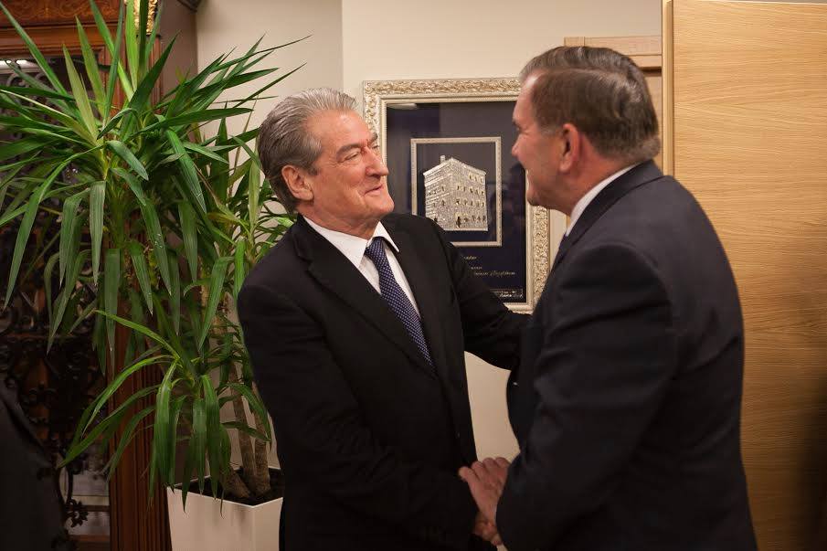 Jo vetëm Basha: Berisha pagoi miliona për kompaninë e Tom Ridge gjoja këshilltari i tij për lobim! Jo vetëm Basha: Berisha pagoi miliona për kompaninë e Tom Ridge gjoja këshilltari i tij për lobim!