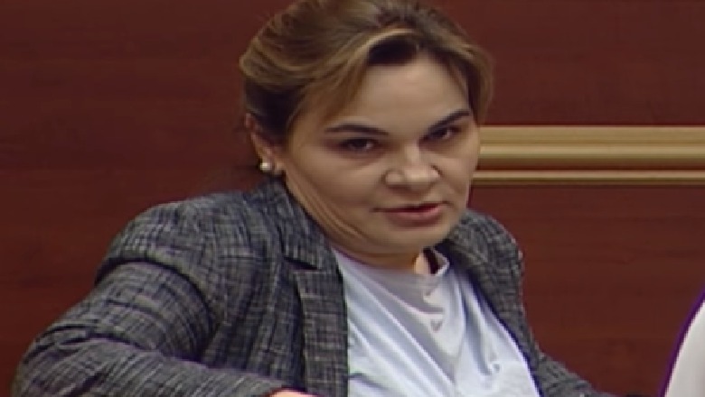 Deputeti i PD “sulmon” Kryemadhin: Problemi janë politikanët Deputeti i PD “sulmon” Kryemadhin: Problemi janë politikanët