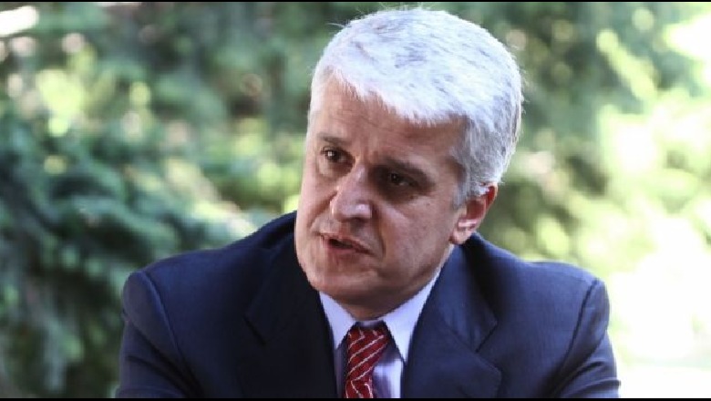 Majko/ Opozita, si “Këshillat e Lagjeve” të dikurshme Majko/ Opozita, si “Këshillat e Lagjeve” të dikurshme