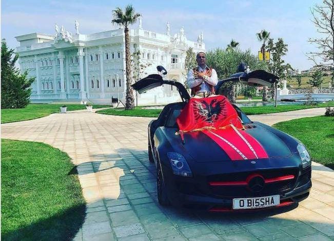 “TUFA ME LEK, MAKINA LUKSOZE DHE KRENARË”/ Mediat e huaja JEHONË: Jeta luksoze e fëmijëve të pasur shqiptarë