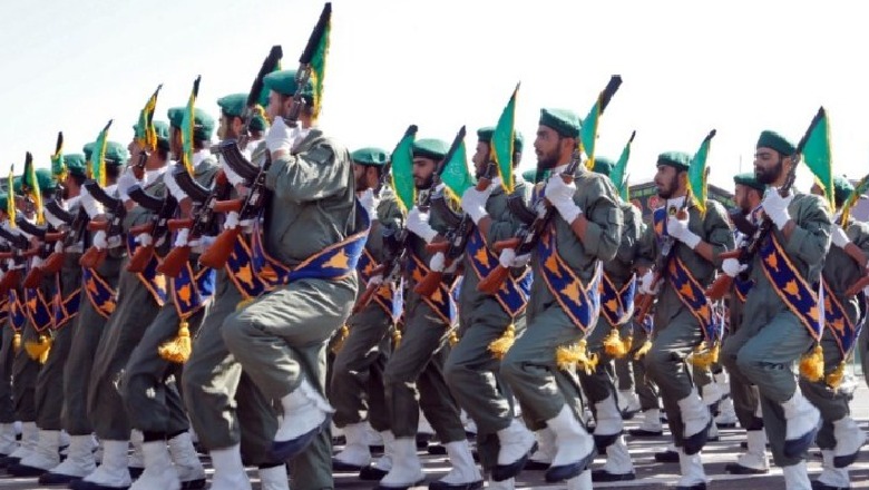 Sulm me armë gjatë paradës ushtarake, disa viktima në Iran Sulm me armë gjatë paradës ushtarake, disa viktima në Iran