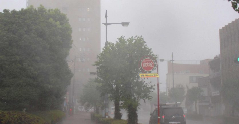 Më i fuqishmi i 25 viteve të fundit: Tajfuni Jebi frikëson Japoninë! Më i fuqishmi i 25 viteve të fundit: Tajfuni Jebi frikëson Japoninë!