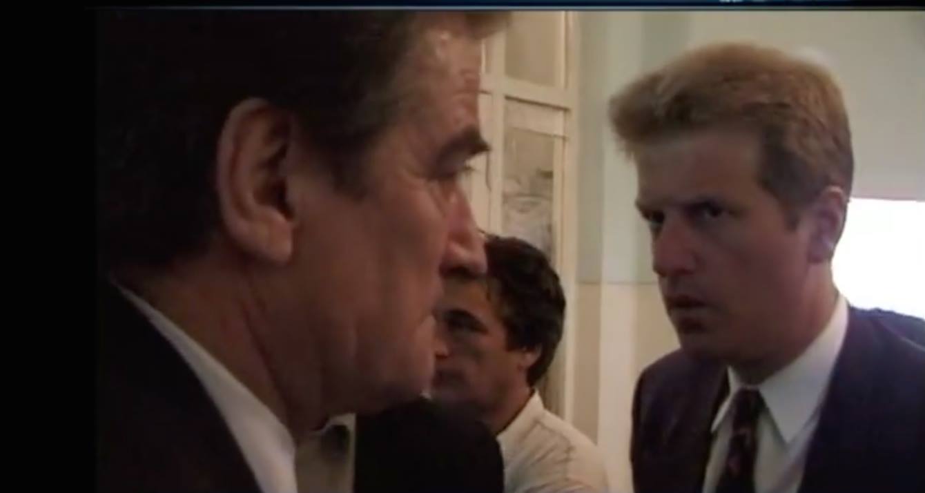 “Foto e shkrepur gjysmë ore pas vrasjes së Azemit, shikojeni kush e nxori në pritë” “Foto e shkrepur gjysmë ore pas vrasjes së Azemit, shikojeni kush e nxori në pritë”