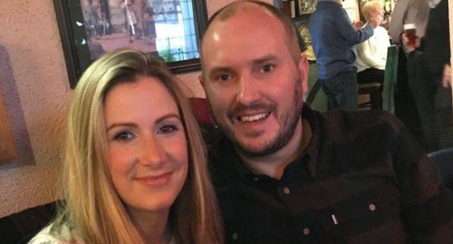 Foto/ Ndahet nga jeta gazetarja e njohur, bashkëshorti përlot me fjalët Foto/ Ndahet nga jeta gazetarja e njohur, bashkëshorti përlot me fjalët