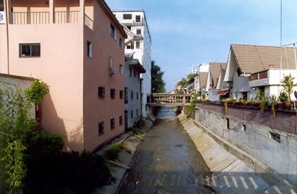 Eskobarët shqiptarë: Lulëzimi i trafikut të heroinës dhe lidhja e fortë e trafikantëve me krerët e shtetit dhe SHIK Eskobarët shqiptarë: Lulëzimi i trafikut të heroinës dhe lidhja e fortë e trafikantëve me krerët e shtetit dhe SHIK