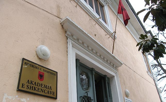 Akademia e Shkencave, “krye-pleqësi” e mbetur në duart e Cacit, Kenos, Gudos, Gaqit, Llonit, Xhevos e Beqos Akademia e Shkencave, “krye-pleqësi” e mbetur në duart e Cacit, Kenos, Gudos, Gaqit, Llonit, Xhevos e Beqos