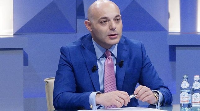 “Mos më bëj lojëra mua këtu”, Fevziu përplaset ashpër me ish-ministrin në emision