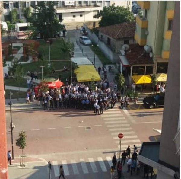 FOTO/ Protesta “madhështore” e Lulit sot në Elbasan