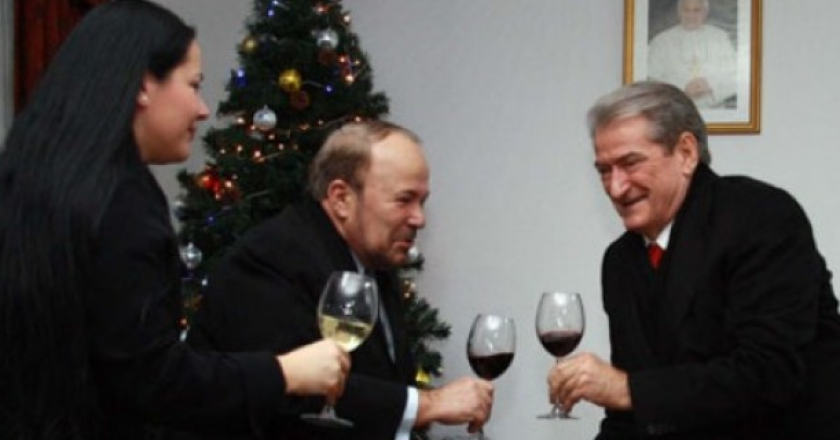 A ishte dorëheqja e papritur e Nanos një lojë politike e tij me Berishën?! A ishte dorëheqja e papritur e Nanos një lojë politike e tij me Berishën?!