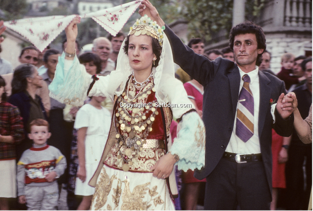 Në kohën e varfërisë së madhe, përsëri dasmat shkëlqenin në Shqipëri (Foto)