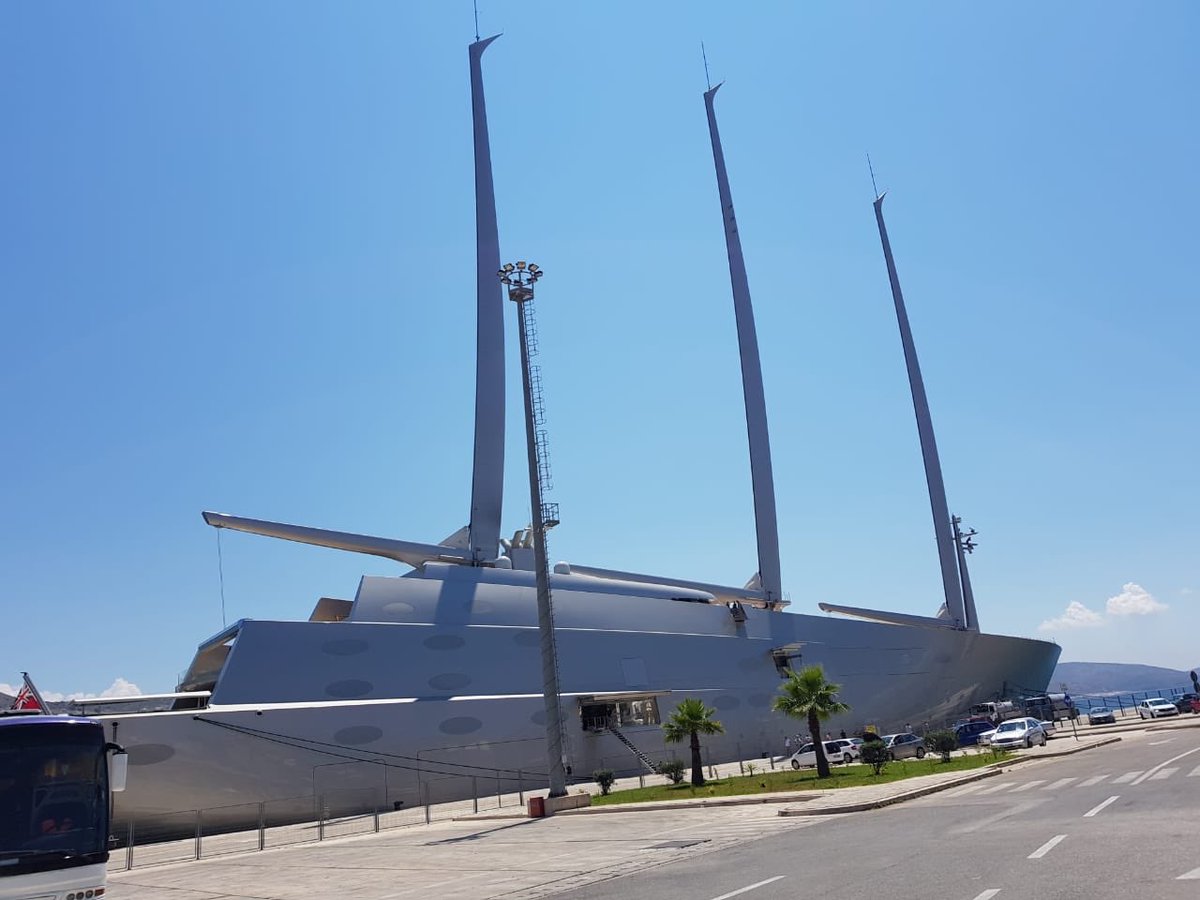 Superjahti i miliarderit rus ankorohet në portin e Sarandës (Video) Superjahti i miliarderit rus ankorohet në portin e Sarandës (Video)