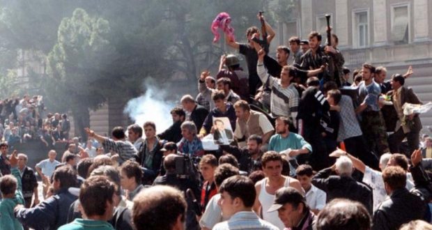 Me Edi Ramën në qeverisje, opozita nuk vjen kurrë në pushtet! A ka “takat” plaku Berisha për një tjetër 14 shtator?! Me Edi Ramën në qeverisje, opozita nuk vjen kurrë në pushtet! A ka “takat” plaku Berisha për një tjetër 14 shtator?!