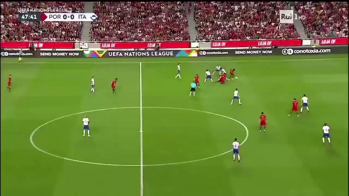 Video: Portugalia “asfalton” Italinë, të fala ju bën Andre Silva Video: Portugalia “asfalton” Italinë, të fala ju bën Andre Silva