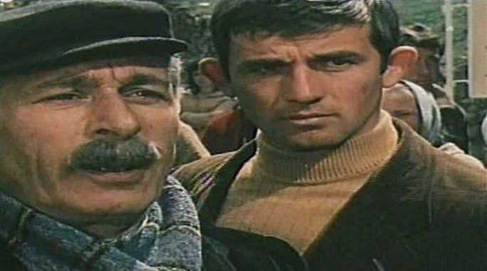 Pandi Raidhi, ky babaxhan që na mungon me artin dhe batutat e tij Pandi Raidhi, ky babaxhan që na mungon me artin dhe batutat e tij