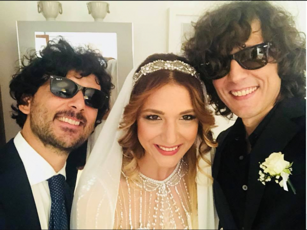 Ermal Meta dedikim me fjalë shpirti: “Sa herë të kesh nevojë tërhiq fijen e diamantit që na lidh!” Ermal Meta dedikim me fjalë shpirti: “Sa herë të kesh nevojë tërhiq fijen e diamantit që na lidh!”