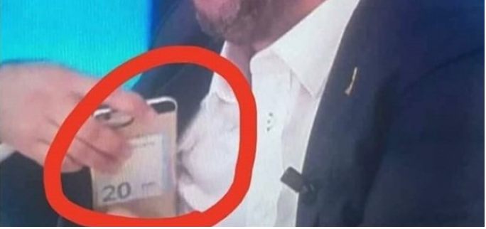 Ministri i brendshëm “zbulon” pa dashje vendin ku fsheh paratë: Fotografohet live gjatë emisionit Ministri i brendshëm “zbulon” pa dashje vendin ku fsheh paratë: Fotografohet live gjatë emisionit