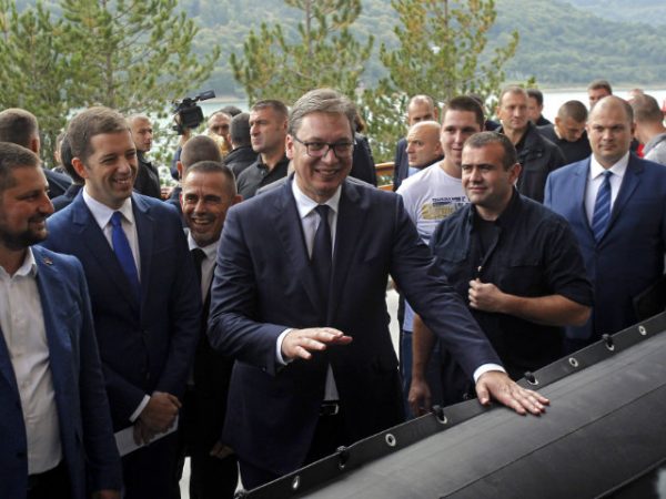 BE kundër Vuçiçit: Jo lavdërime për politikën e Millosheviçit BE kundër Vuçiçit: Jo lavdërime për politikën e Millosheviçit