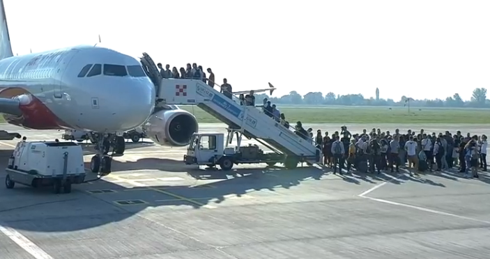 Video/ Rama përcjell drejt Stambollit udhëtarët e parë të “Air Albania”