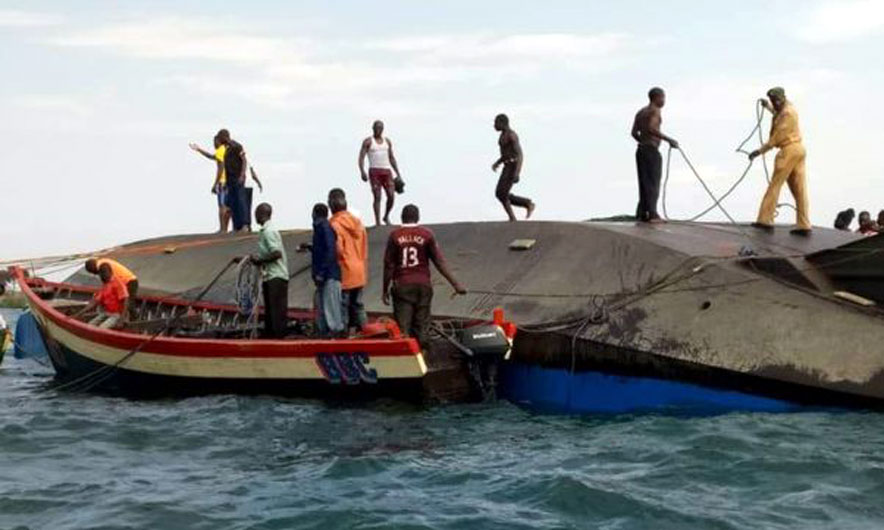 Tragjedia, mbytet trageti me 500 udhëtarë, 44 të vdekur, bilanci në rritje Tragjedia, mbytet trageti me 500 udhëtarë, 44 të vdekur, bilanci në rritje