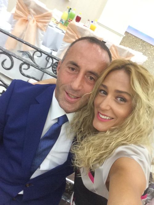 Kërcimi i çmendur në stadium i bashkëshortes së kryeministrit (Video) Kërcimi i çmendur në stadium i bashkëshortes së kryeministrit (Video)