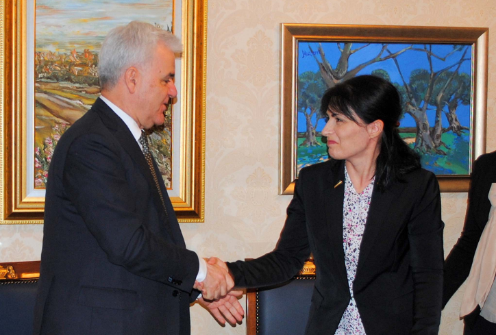 Arta Marku raporton për kriminalitetin në Parlament, po dublon ministrin e Brendshëm Xhafaj dhe ka “harruar” hetimin e Gërdecit, 21 janarit e CEZ?! Arta Marku raporton për kriminalitetin në Parlament, po dublon ministrin e Brendshëm Xhafaj dhe ka “harruar” hetimin e Gërdecit, 21 janarit e CEZ?!