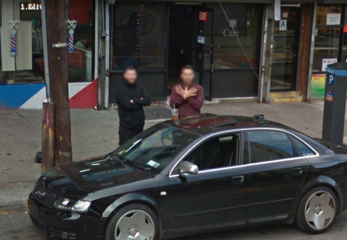 Kapen nga kamera e Google, dy të rinjtë shqiptarë në Bronx “lënë shenjë” sapo u afrohet