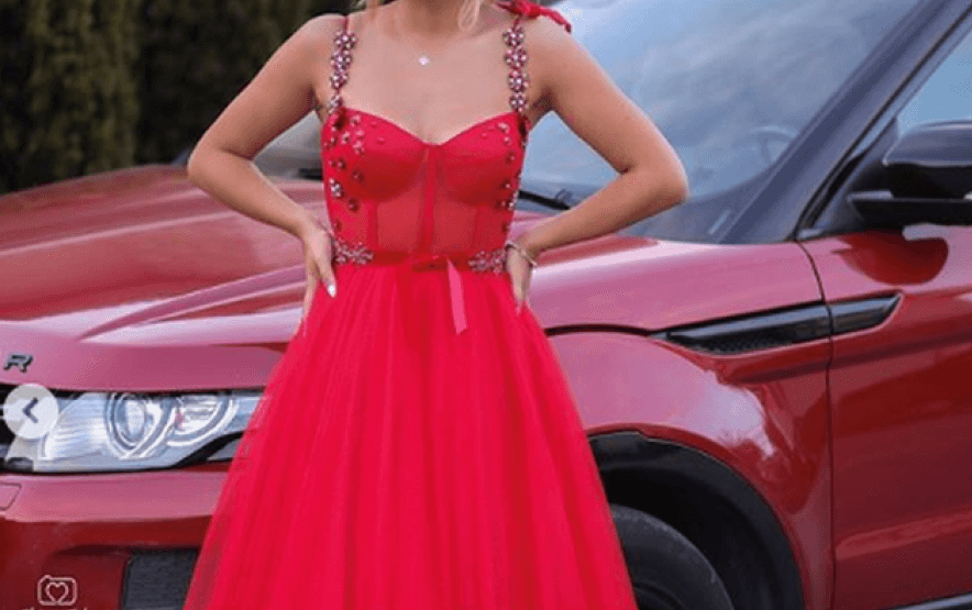 Gruaja e këngëtarit të njohur në dasmë me atlete! A po kopjohet Edi Rama?! (Foto) Gruaja e këngëtarit të njohur në dasmë me atlete! A po kopjohet Edi Rama?! (Foto)