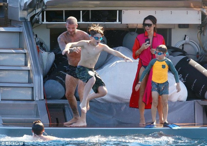 Familja Beckham shijon pushimet verore kurse kazani…po divorcohen! (Foto)