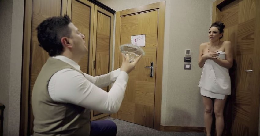 Ja  çfarë do të bënte Bleona Qereti nëse do ishte në “motel” me Trump ose Putinin!