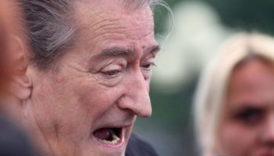 Kur do e kuptosh, se flet me njerëz… zoti Kafshë! Kur do e kuptosh, se flet me njerëz… zoti Kafshë!