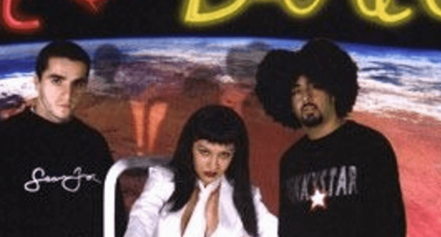 Kasetat e vjetra zbulojnë fytyrat e vërteta të këngëtarëve shqiptarë (FOTO) Kasetat e vjetra zbulojnë fytyrat e vërteta të këngëtarëve shqiptarë (FOTO)