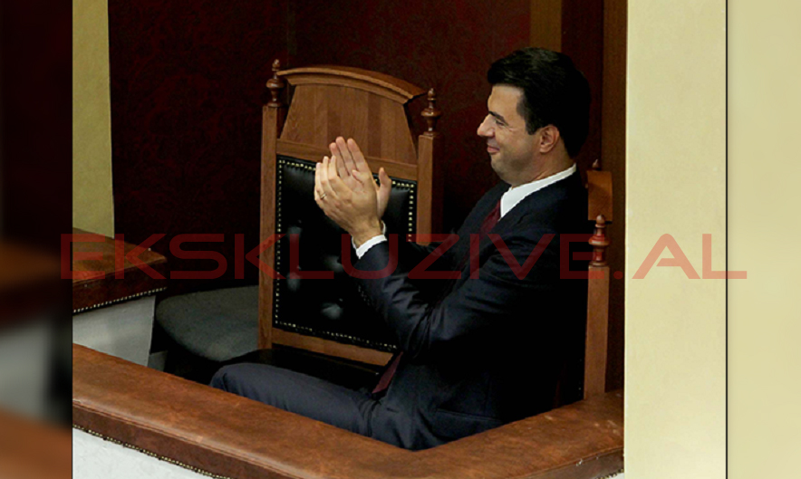 “Pisqollat” e lagura të opozitës, nuk pranohen as si relike në muze! “Pisqollat” e lagura të opozitës, nuk pranohen as si relike në muze!