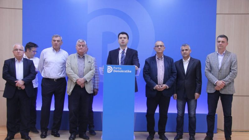 Opo…zi(të) si shportë karavidhesh, ky hynë një Shpëtim e del një Vangjel… rrugëhumbur! Opo…zi(të) si shportë karavidhesh, ky hynë një Shpëtim e del një Vangjel… rrugëhumbur!