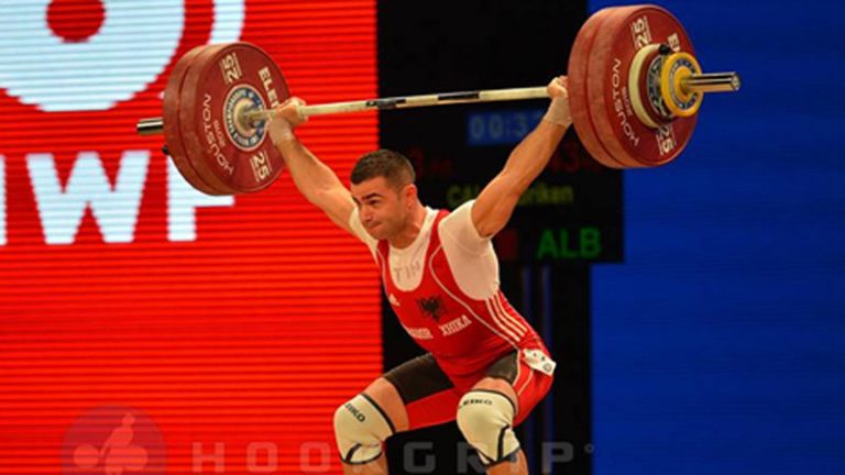 Peshëngritje/ Briken Calja merr kupën e më të mirit, te femrat triumfon një 44-vjecare Peshëngritje/ Briken Calja merr kupën e më të mirit, te femrat triumfon një 44-vjecare