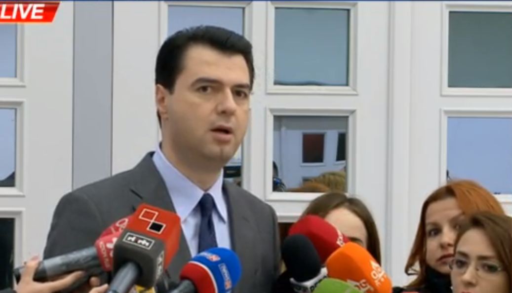 Basha ofendon gazetaren: Je në kaçurrelat e kryeministrit! Basha ofendon gazetaren: Je në kaçurrelat e kryeministrit!