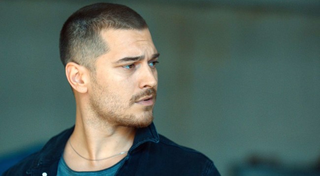 A e njihni këtë aktor turk? Ja si dukej kur ishte fëmijë (Foto)