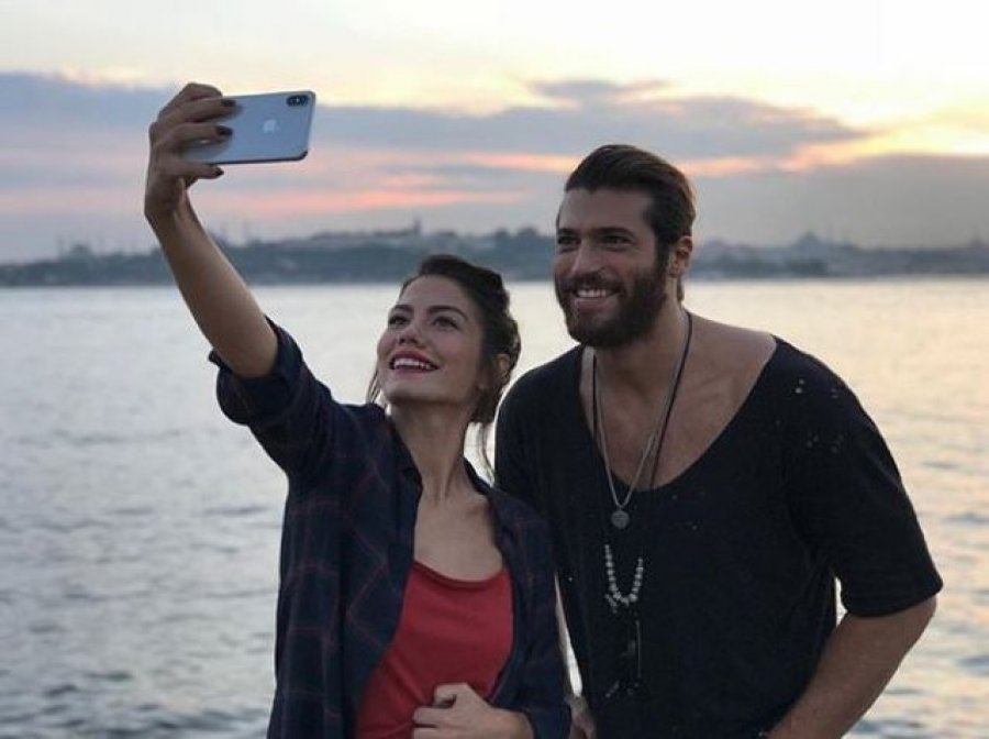 Aktori shqiptar “molla e sherrit”: Çifti i famshëm turk i jep fund lidhjes