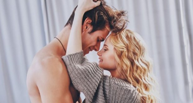 Ai e ka të madh? Ja pozicionet që duhet të provoni për të mos u dëmtuar nga “miku” (Foto) Ai e ka të madh? Ja pozicionet që duhet të provoni për të mos u dëmtuar nga “miku” (Foto)