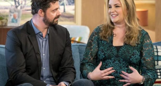 U dashurua me sytë e tij, shkrimtarja martohet me lypsin U dashurua me sytë e tij, shkrimtarja martohet me lypsin