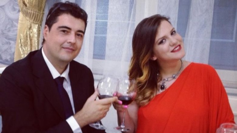 “Familja ime e vockël u bashkua”! Fjalët e para të Rezarta Shkurtës pas lirimit të Ermalit, publikon videon e rrallë me vajzën “Familja ime e vockël u bashkua”! Fjalët e para të Rezarta Shkurtës pas lirimit të Ermalit, publikon videon e rrallë me vajzën